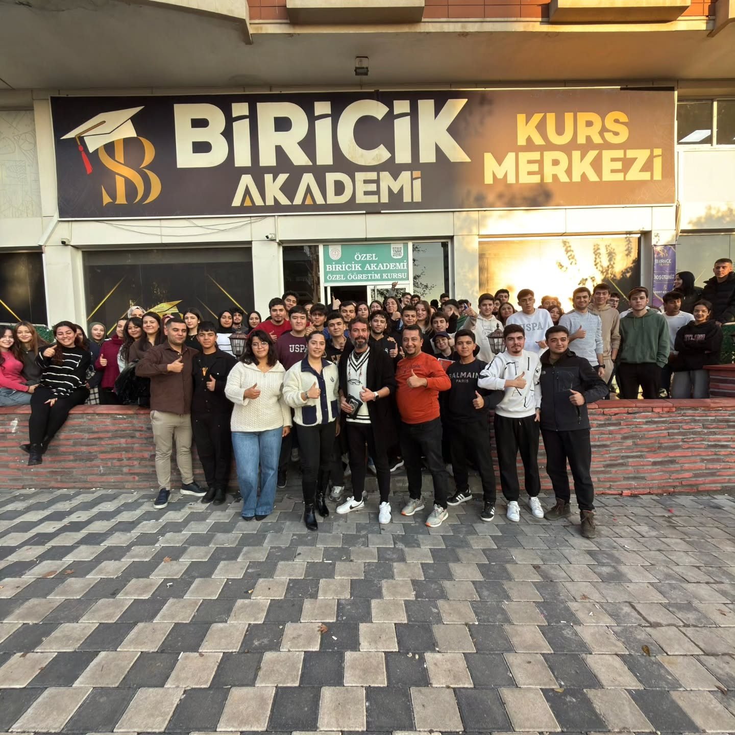 Biricik Akademi motivasyon semineri öğrenci grubu
